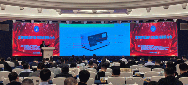 南京微測肖理文總經理做現場科技創新成果推介